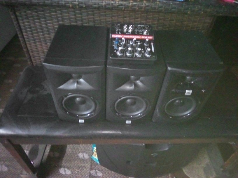 JBL Studio Speakers With Mixer