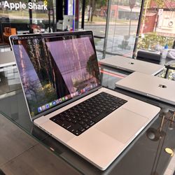 Apple 16” 2023 MacBook Pro M2 Pro Chip 32GB Ram 512SSD! 90 day warranty! We offer financing!