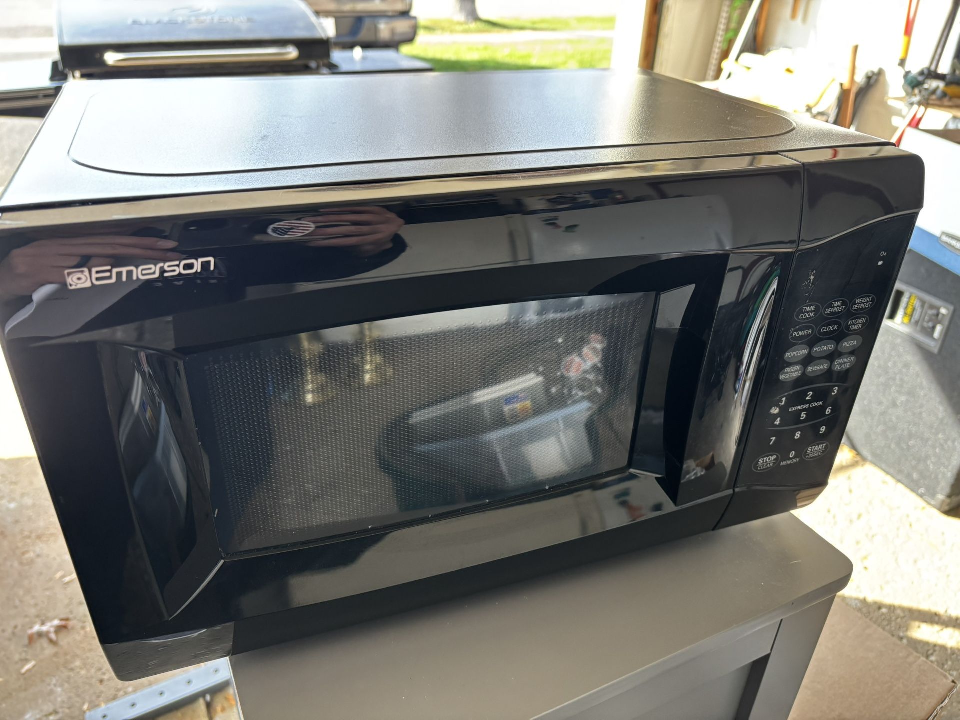 Microwave 700W Space Saving