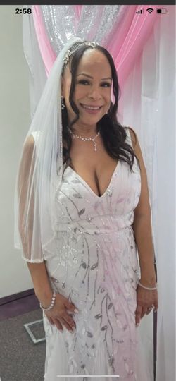 Wedding dreasses size 6 and 8 available