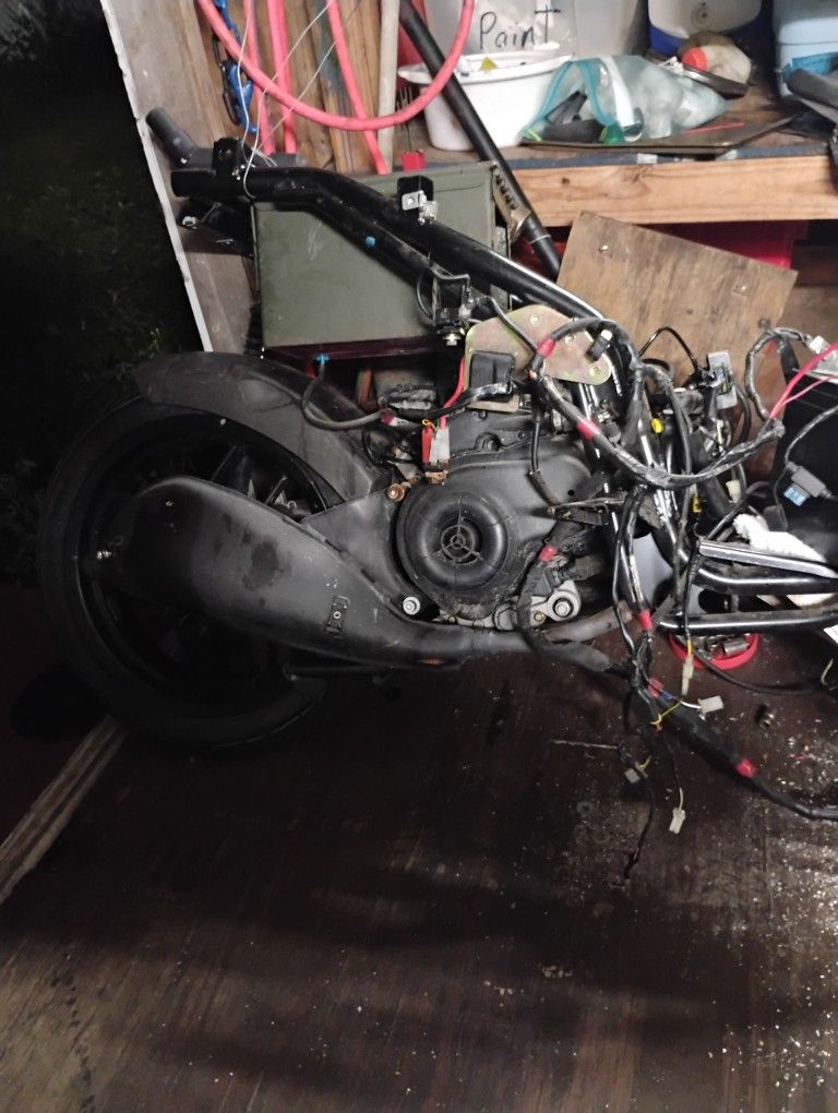2012 P I A G G I O Scooter 50cc Typhoon Parts Good Motor And Drive Wheel Runs And Drives