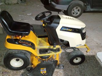 Vendo Este Tractor Prende Devolada Jalando al 💯 Marca Club Cadet Caladido Se lo yeba Pido $500 dólares y se lo yeba Caladido Asína Como Está en las f