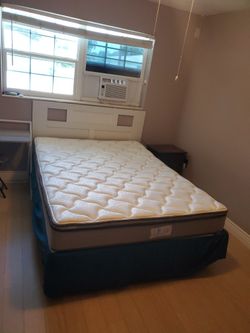 Queen. No Stains. Box Spring Too