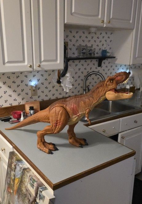 Large Epic Roarin' Tyrannosaurus Rex Action Figure - Jurassic World