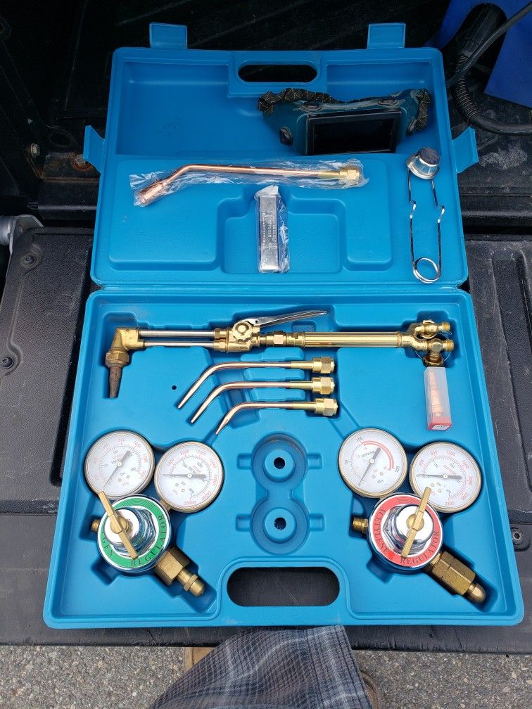 Oxy-acetylene cutting torch/brazing set-NO GAS CYLINDERS