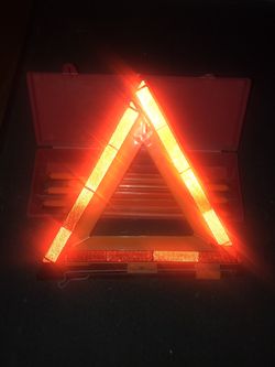 EMERGENCY WARNING 3 TRIANGLE FLARE KIT