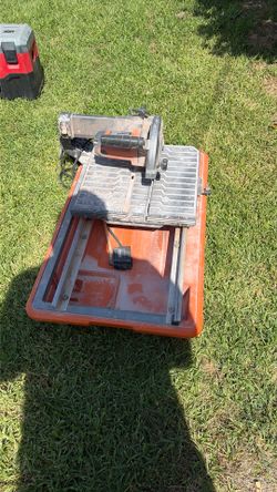 Ridgid R4030 7” Wet Tile Saw with Stand