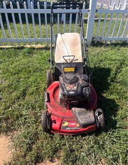 Self propelled lawn mower runs great