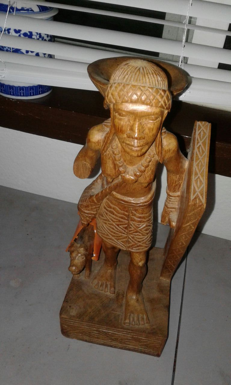 Wooden warrior goffer wood statue