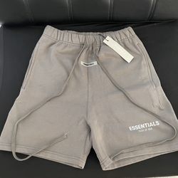 ✨New Fear Of God Essentials Shorts (Small)