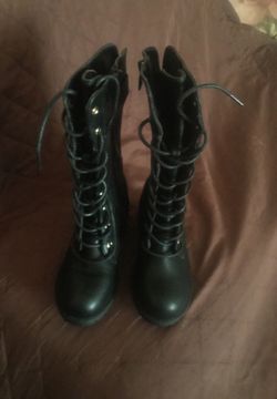 Girls black boots