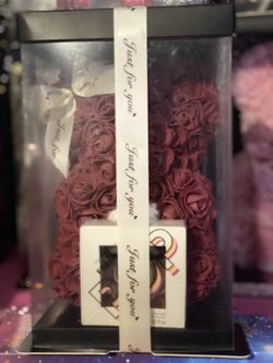 Burgundy and white rose better with Victoria’s Secret pop fragrance
