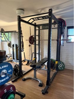 Body Solid Box Cage with Bench