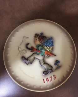 1973 Christmas Hummel plate