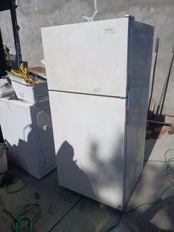 14 cu ft white fridge that runs great