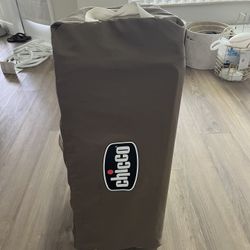 Chicco Play Yard (Great Condition No Smoke Or Pets)