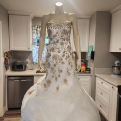 Size 12 To 14 White And Gold Wedding Gown Dress