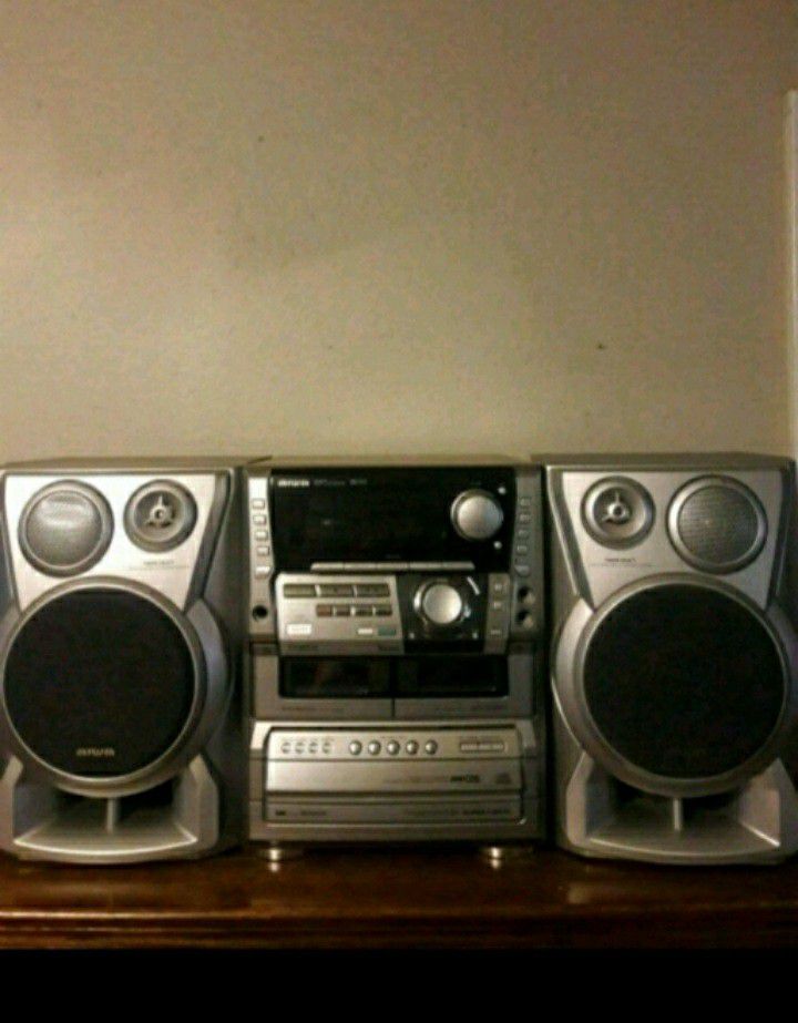 Aiwa stereo system with c.d., cassette player and karaoke.