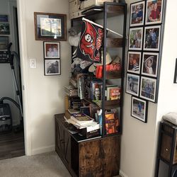 Book shelf with hideaway storage for litter box.