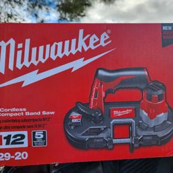 Milwaukee M12 Band Saw