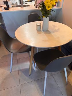 Round table and 3 chair
