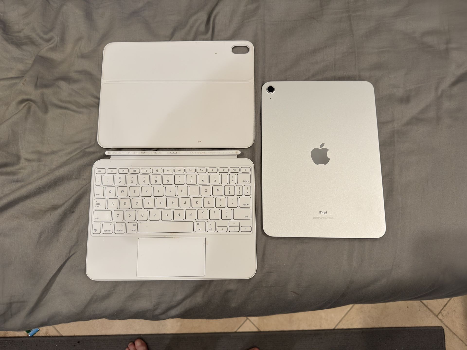 Magic Keyboard Folio for iPad (A16) - US English/White
