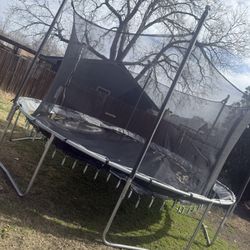 14 Ft Trampoline 
