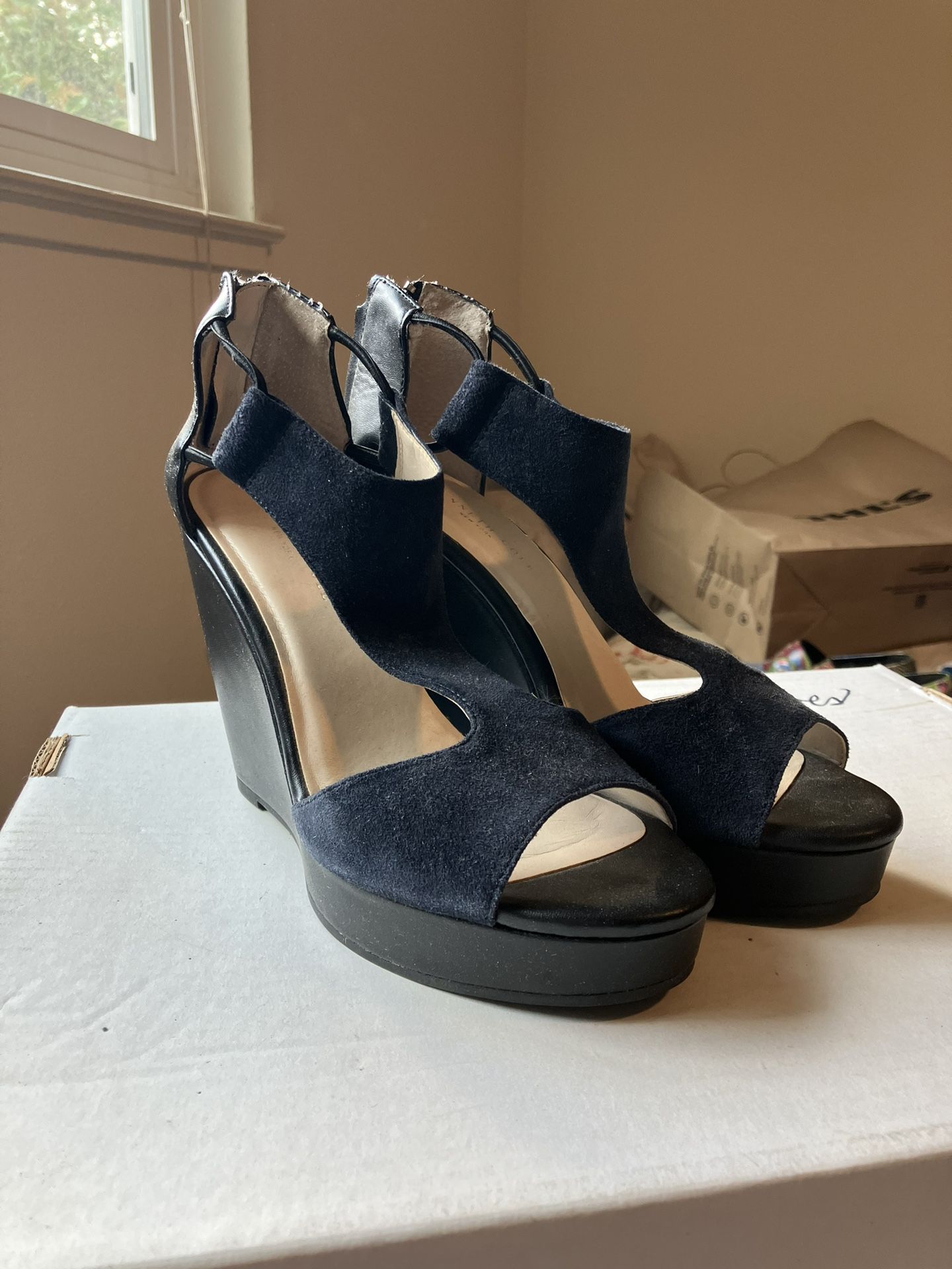 Kenneth Cole Platform Heels / Size 8
