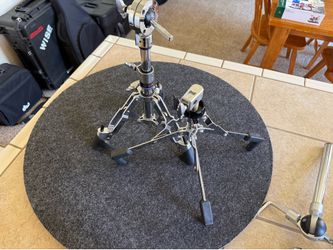 Yamaha Hybrid Snare stand !!! Like New Cond !!!