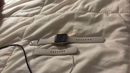 Rose gold Apple Watch SE