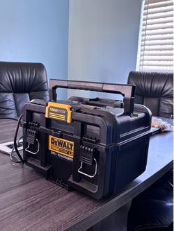 DEWALT TOUGHSYSTEM 2.0 Charger Box