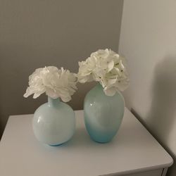 2 Light Blue Glass Vase W Flowers 