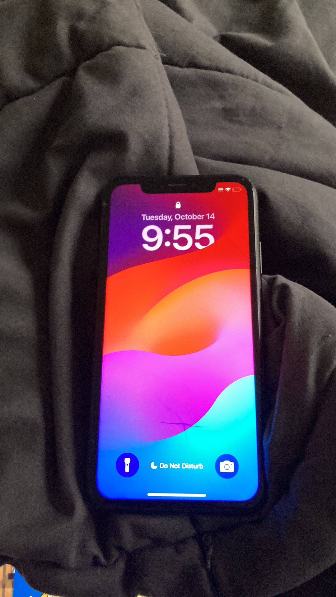 iphone xr - unlocked+ used with slight cracks