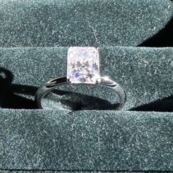 2cttw Radiant Cut Moissanite Solitaire Ring size 7