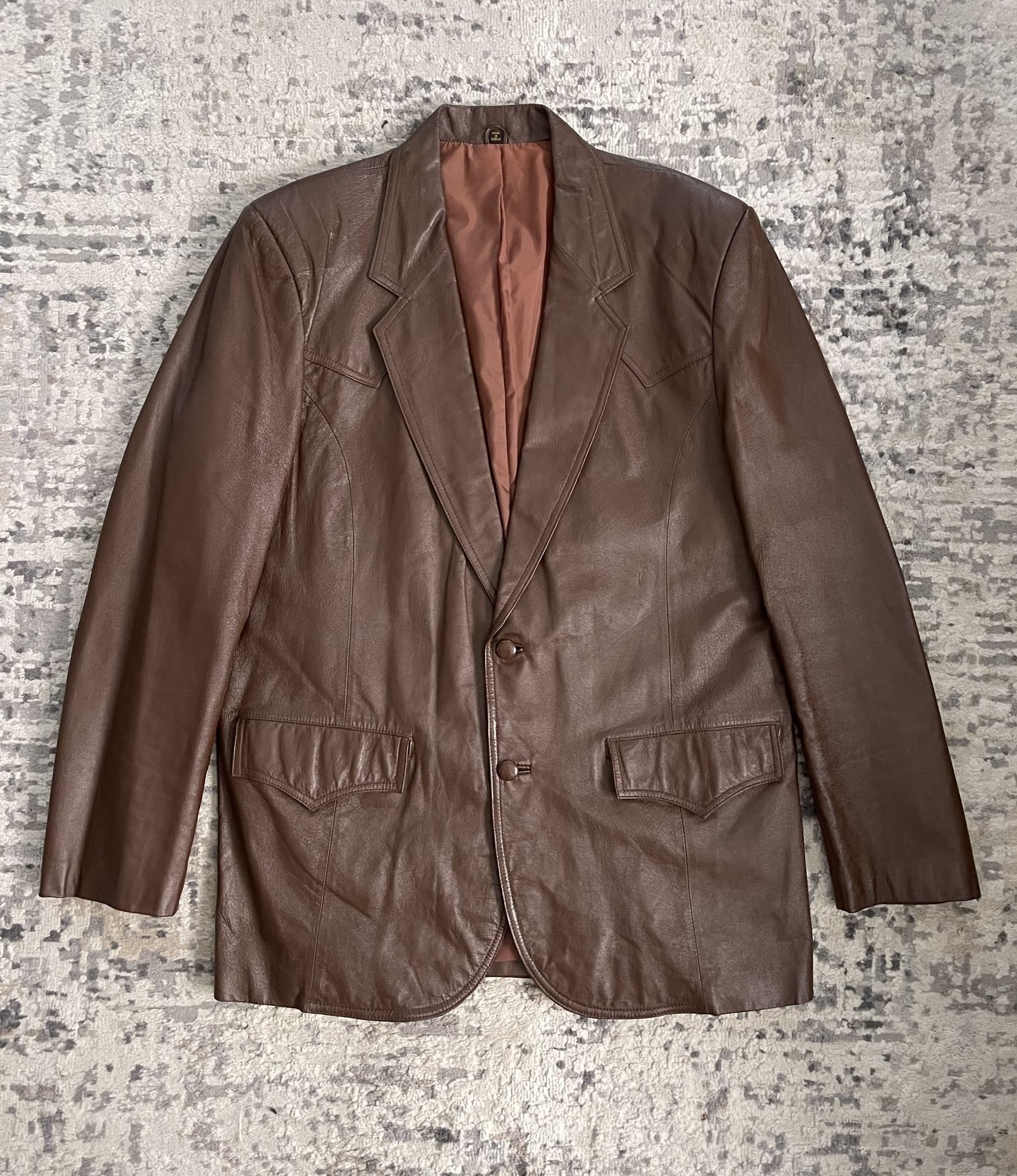 Mens Vintage Pioneer Wear western brown leather suit jacket blazer. Size 46L. Great condition! Measurements are in the photos. Fully lined with pocket