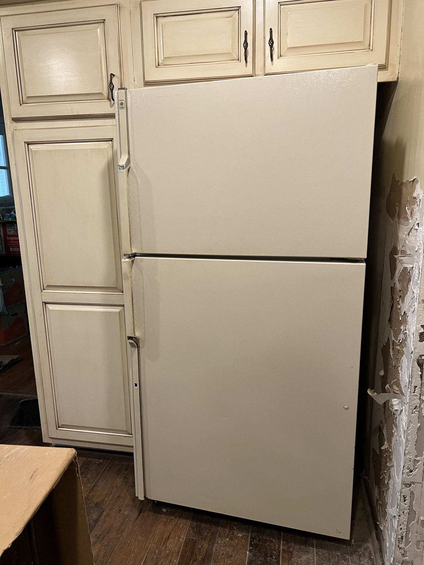 GE Refrigerator