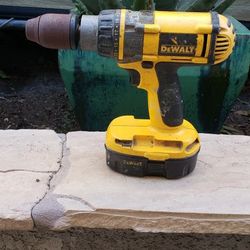DEWALT DRILL BATTERY INCLUDED