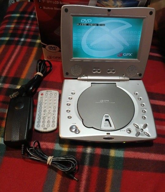 Reproductor Portátil De DVD.,CD ,  JPGE, GPX,PDL,705 De 7" , On Control Remoto