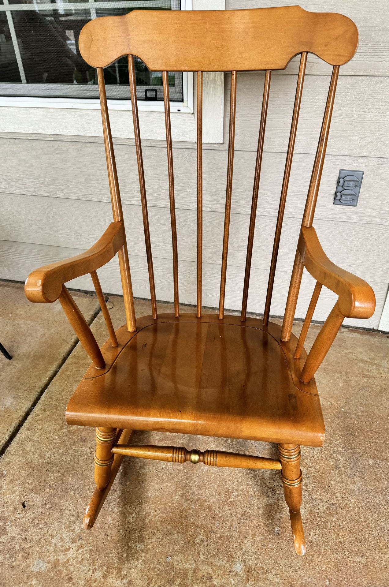 Vintage Classic Spindle Back Rocking Chair Wood Rocker