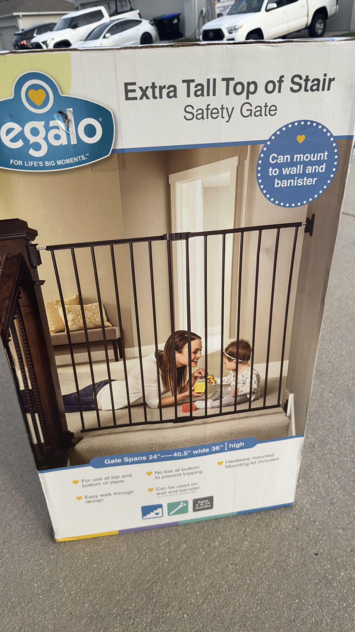 Selling a Regalo safety gate.