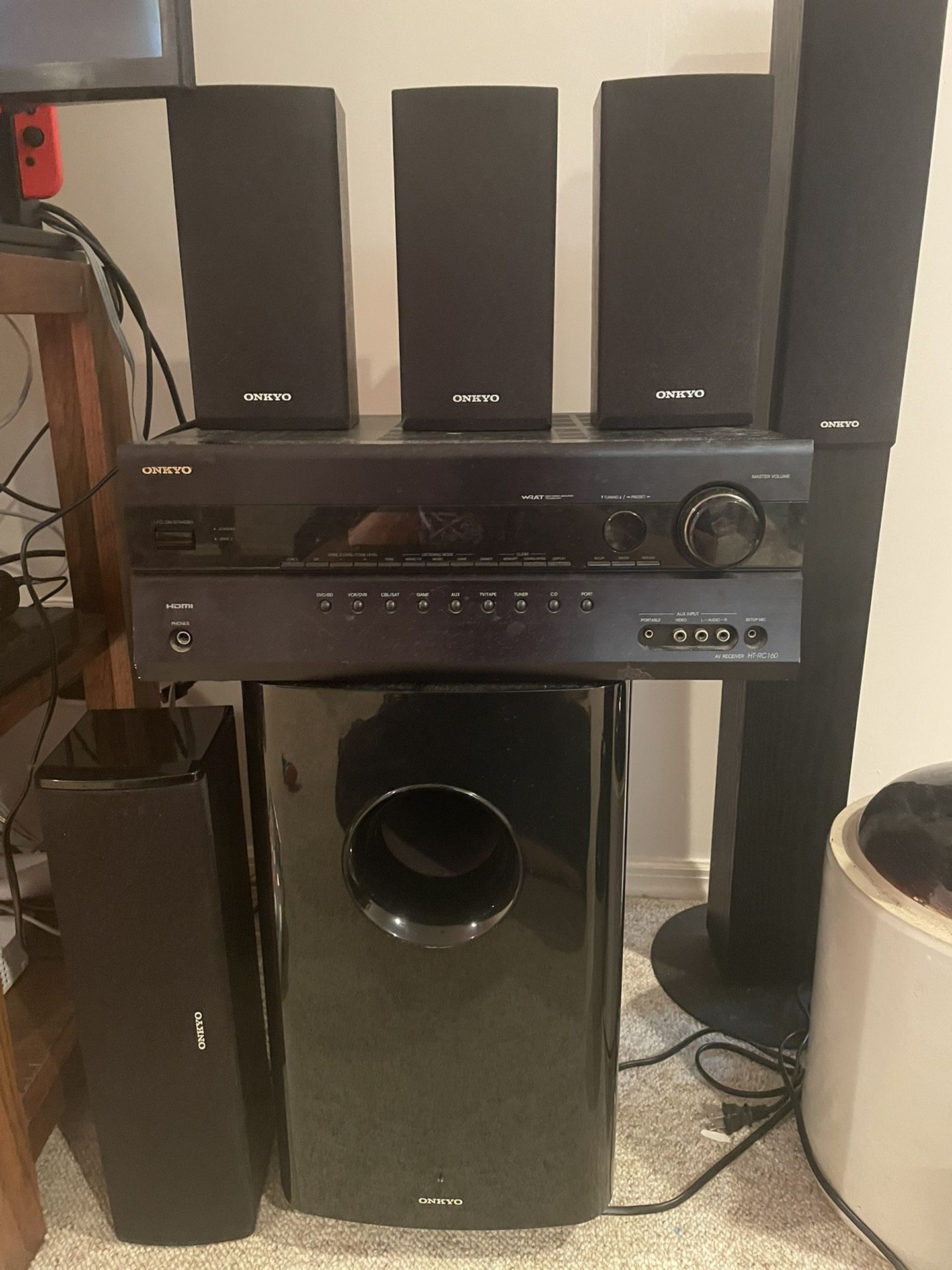 Onkyo Receiver with Surround sound Speakers