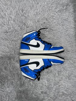 Jordan 1 Mid ‘Signal Blue ‘
