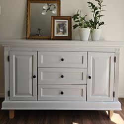 Beautiful Solid Wood Dresser/Buffet 