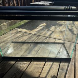29 Gallon Fish (or other) aquarium with Lid/Light