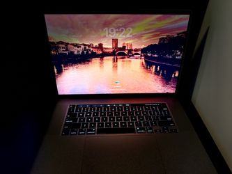 Apple MacBook Pro - 16in" (2019) - $850
