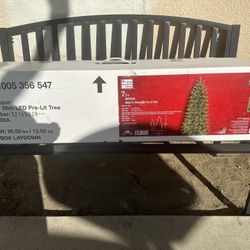 7.5 Pre-Lit Christmas Tree