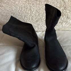 Frye Womens Cara Suede Short Bootie Black Boots