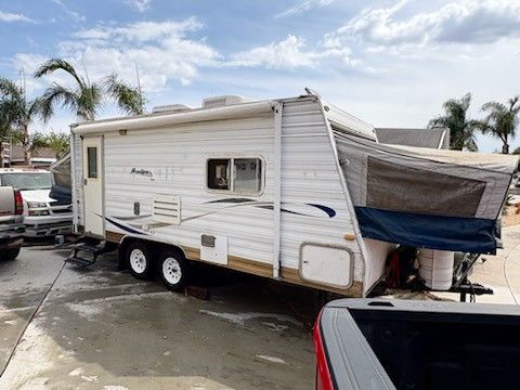 Camping Travel Trailer Thor 22 Ft