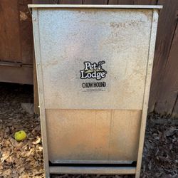 Dog Feeder