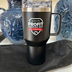 Starline/urban Peak 30 oz Tumbler. Delta Airlines 